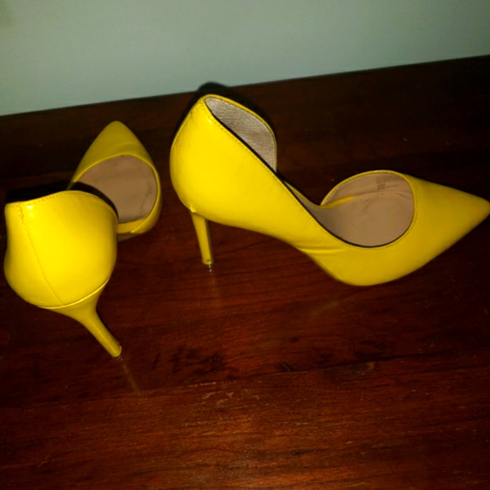 Yellow pump